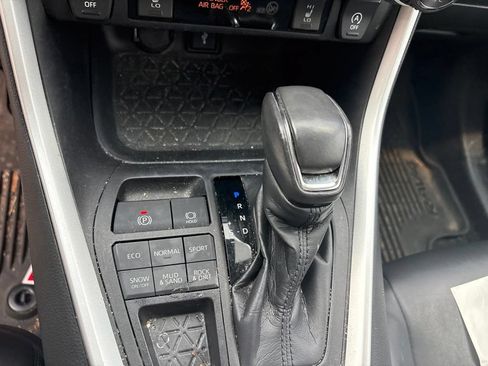 Used 2021 Toyota RAV4 XLE Premium AWD/4WD image 18
