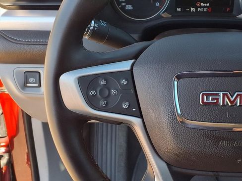 Used 2023 GMC Acadia SLT w/ Preferred Package image 5