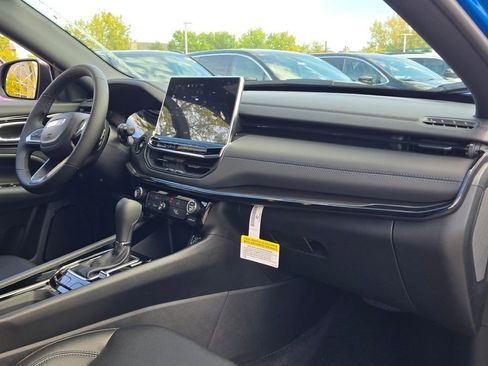 New 2026 Jeep Compass Latitude image 8