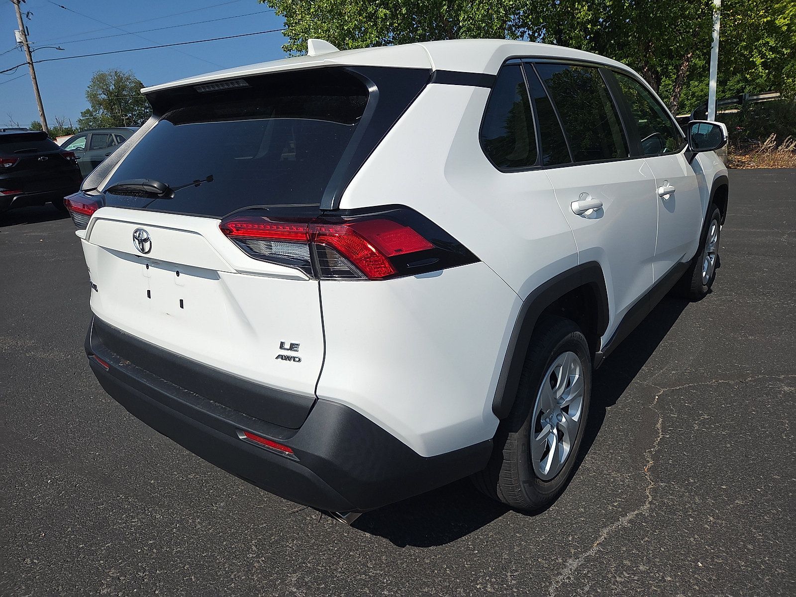 Used 2023 Toyota RAV4 LE AWD/4WD image 3