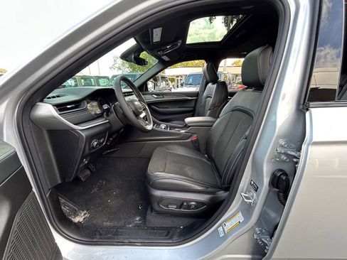 New 2026 Jeep Grand Cherokee Altitude image 15