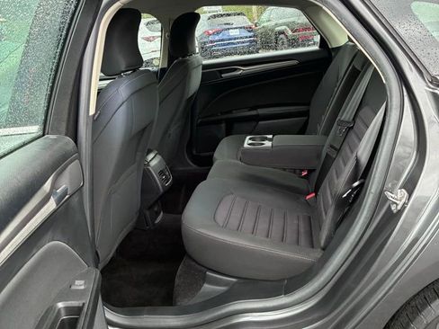 Used 2018 Ford Fusion SE w/ Fusion SE Technology Package FWD image 22
