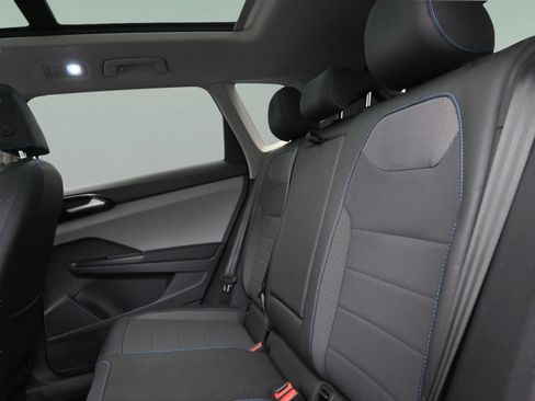 Used 2024 Volkswagen Taos SE image 35