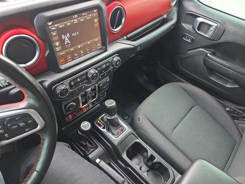 Used 2021 Jeep Gladiator Rubicon image 12