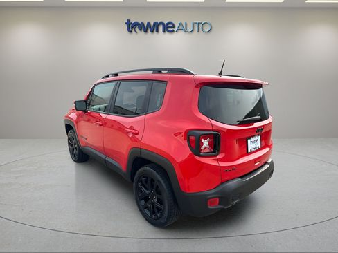Used 2018 Jeep Renegade Altitude AWD/4WD image 3