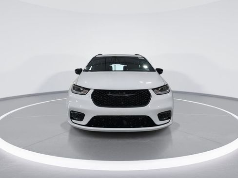 New 2026 Chrysler Pacifica Limited w/ S Appearance Package FWD image 3