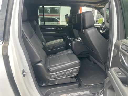 Used 2023 GMC Yukon XL Denali w/ Denali Reserve Package AWD/4WD image 12
