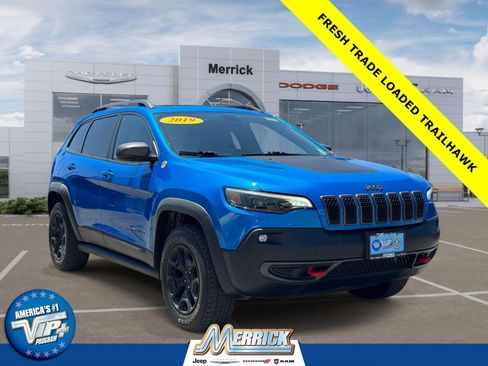 Used 2019 Jeep Cherokee Trailhawk AWD/4WD image 1