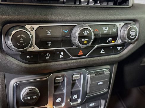 Used 2024 Jeep Wrangler Sport AWD/4WD image 7