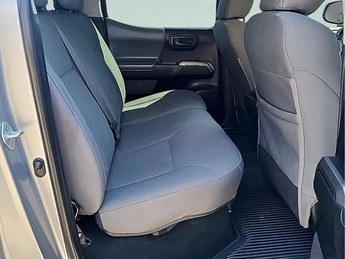 Used 2021 Toyota Tacoma SR5 AWD/4WD image 11