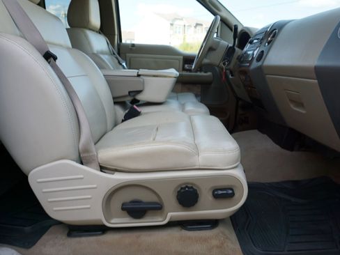 Used 2004 Ford F150 Lariat image 16