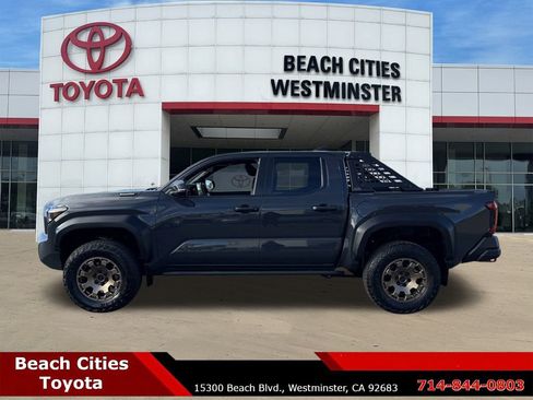 Used 2024 Toyota Tacoma Trailhunter image 7