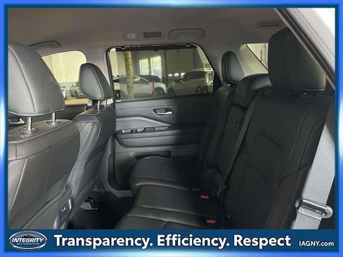 Used 2025 Nissan Pathfinder SL AWD/4WD image 13