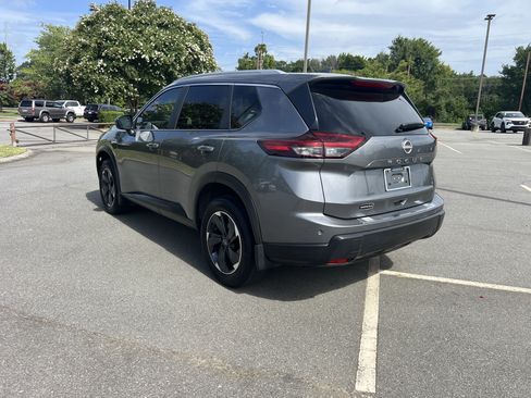 Certified 2025 Nissan Rogue SV w/ SV Premium Package FWD image 7