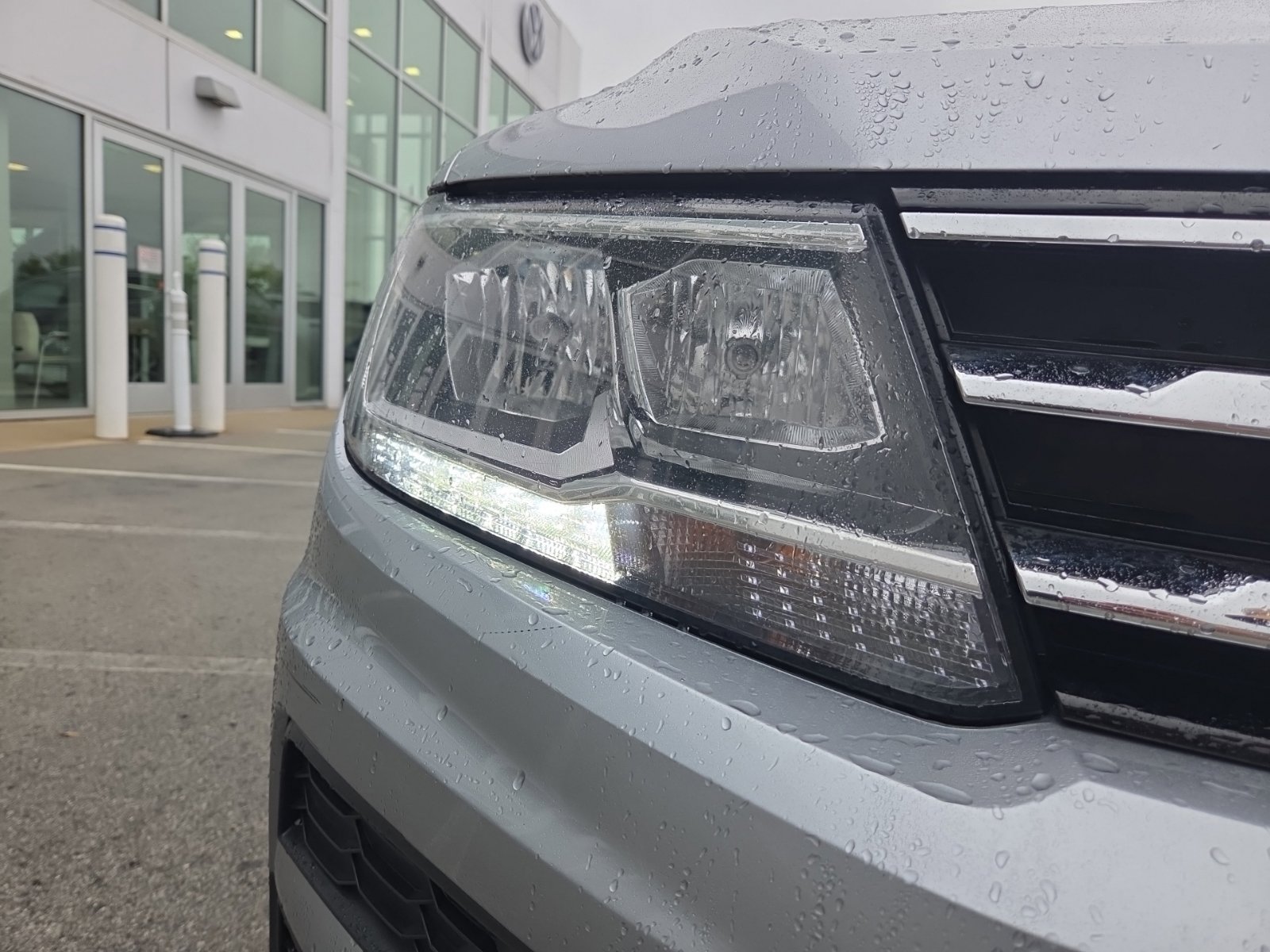 Used 2020 Volkswagen Tiguan SE w/ Panoramic Sunroof Package AWD/4WD image 13