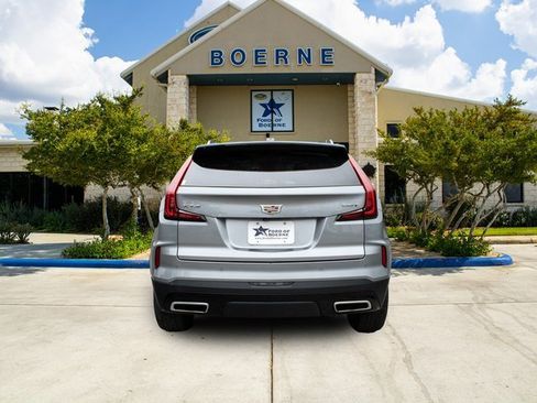 Used 2025 Cadillac XT4 Premium Luxury image 4