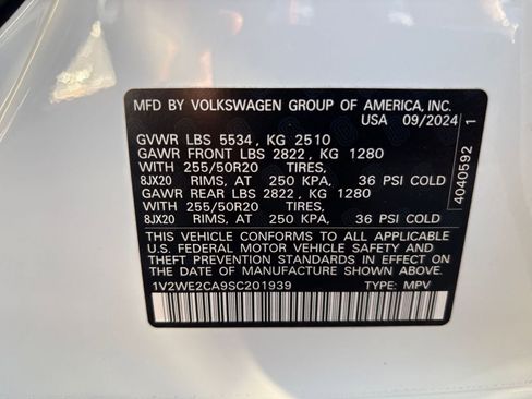 Used 2025 Volkswagen Atlas Cross Sport SE image 31