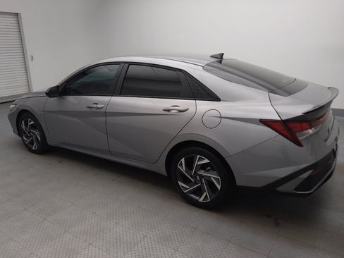 Used 2025 Hyundai Elantra Sport FWD image 3