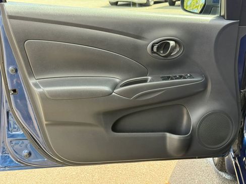 Used 2012 Nissan Versa SV FWD image 13