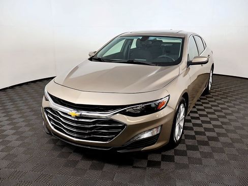 Used 2022 Chevrolet Malibu LT image 2