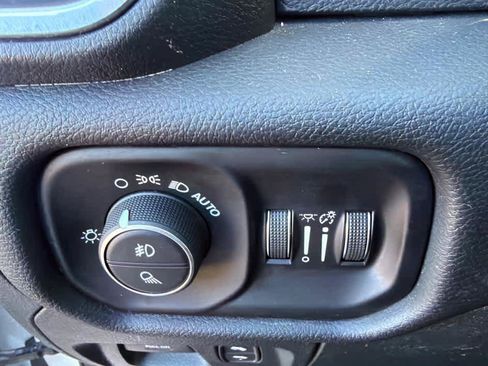 Used 2025 RAM 1500 Laramie AWD/4WD image 12