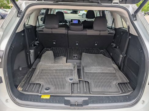 Used 2023 Toyota Highlander LE FWD image 13