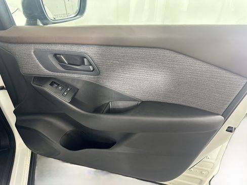 Used 2023 Nissan Rogue S image 30