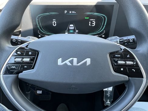 Certified 2024 Kia Niro LX image 21