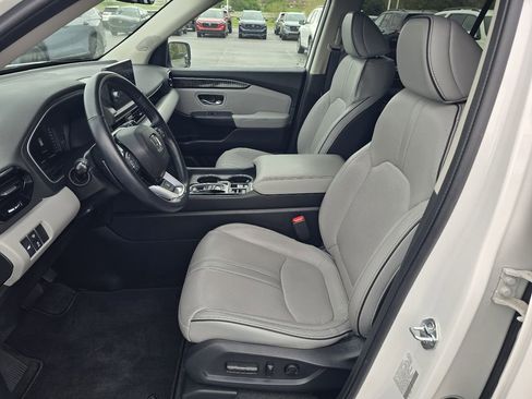 Used 2023 Honda Pilot Elite image 12