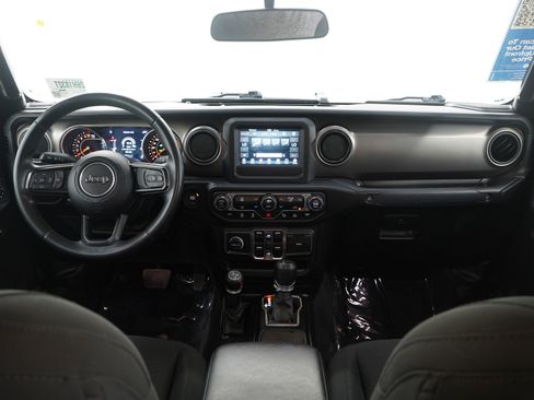 Used 2021 Jeep Gladiator Willys image 15