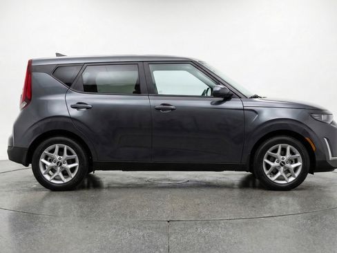 Used 2025 Kia Soul LX w/ LX Technology Package FWD image 11