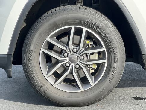 Used 2019 Jeep Grand Cherokee Limited w/ Luxury Group II image 27