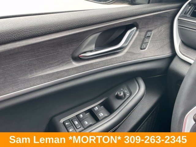 Used 2024 Jeep Grand Cherokee L Limited w/ Black Appearance Package AWD/4WD image 19