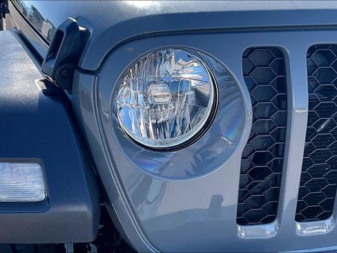 Used 2023 Jeep Gladiator Sport AWD/4WD image 29