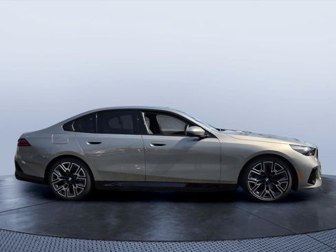 Used 2025 BMW i5 eDrive40i w/ M Sport Package RWD image 7