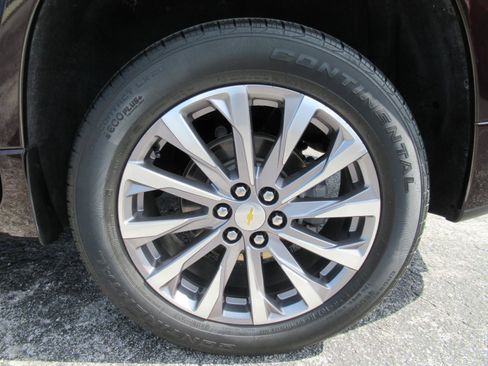 Used 2023 Chevrolet Traverse Premier FWD image 9