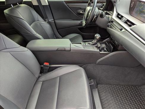 Used 2019 Lexus ES 300h w/ Premium Package image 21