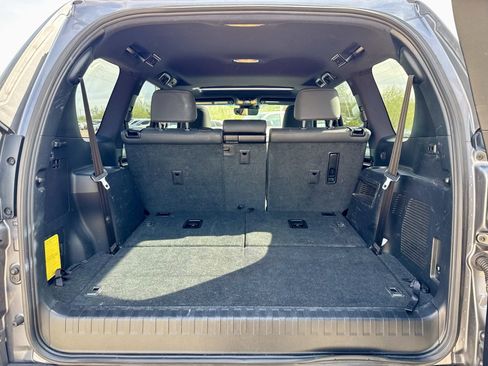 Used 2021 Lexus GX 460 Premium w/ Premium Package image 15