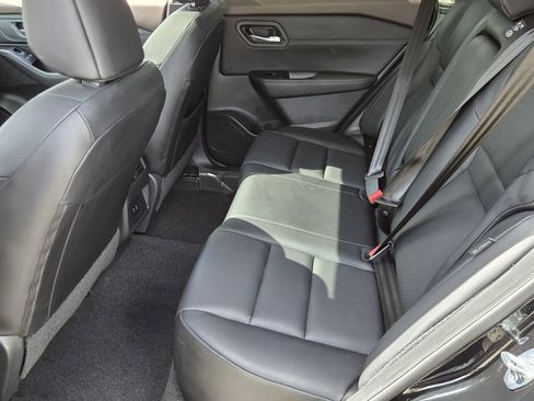 Used 2023 Nissan Rogue SV w/ SV Premium B Package image 11