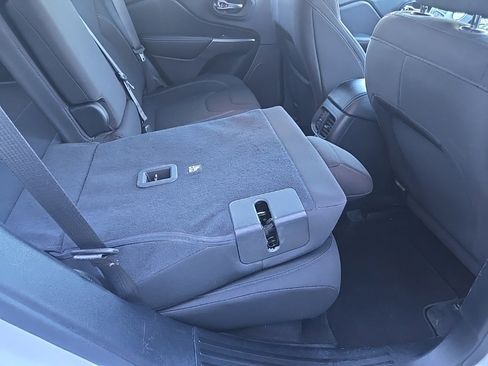 Used 2021 Jeep Cherokee Latitude image 85