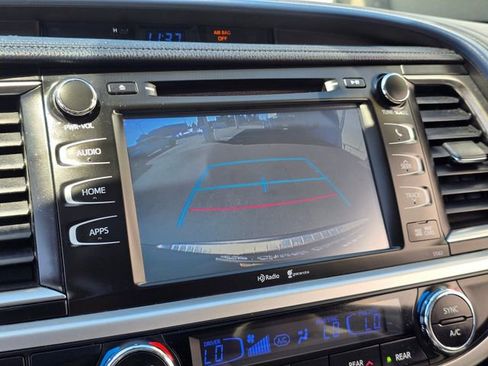 Used 2015 Toyota Highlander XLE AWD/4WD image 28