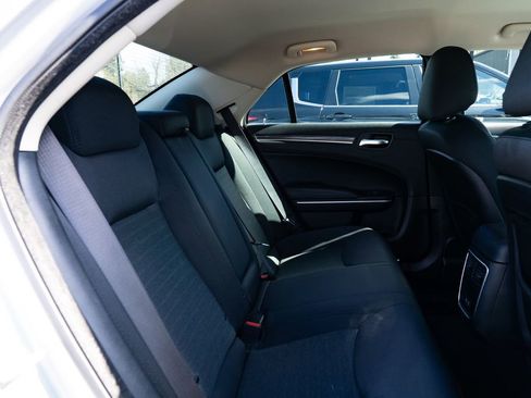 Used 2019 Chrysler 300 Touring image 20