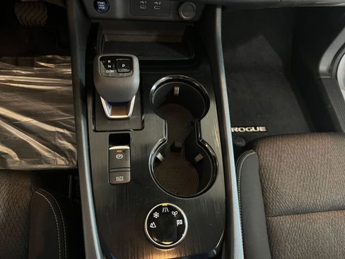 Used 2025 Nissan Rogue SV image 42