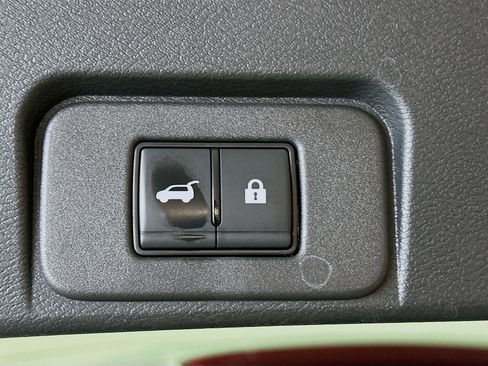 Used 2023 Nissan Rogue SV w/ SV Premium B Package image 29