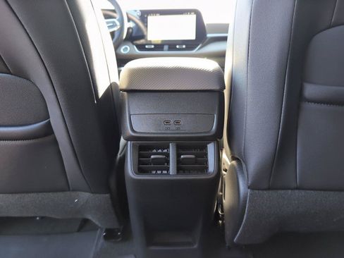 New 2026 Chevrolet Equinox LT w/ Convenience Package II FWD image 34