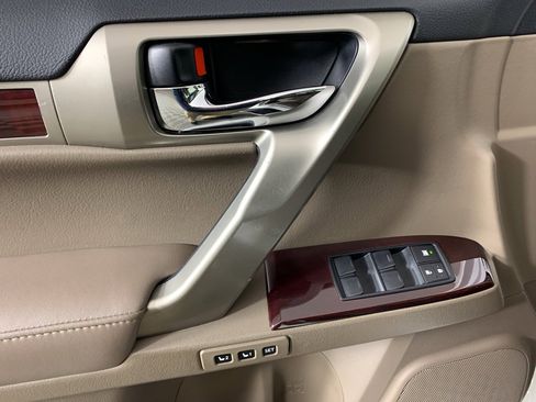 Used 2017 Lexus GX 460 Luxury w/ Preferred Accessory Package image 15