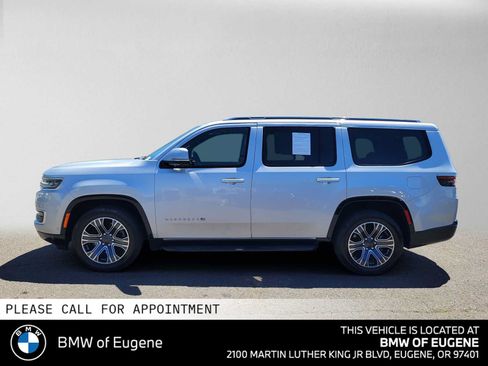 Used 2022 Jeep Wagoneer Series III AWD/4WD image 6