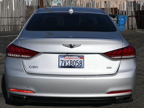 Used 2017 Genesis G80 3.8 RWD image 11