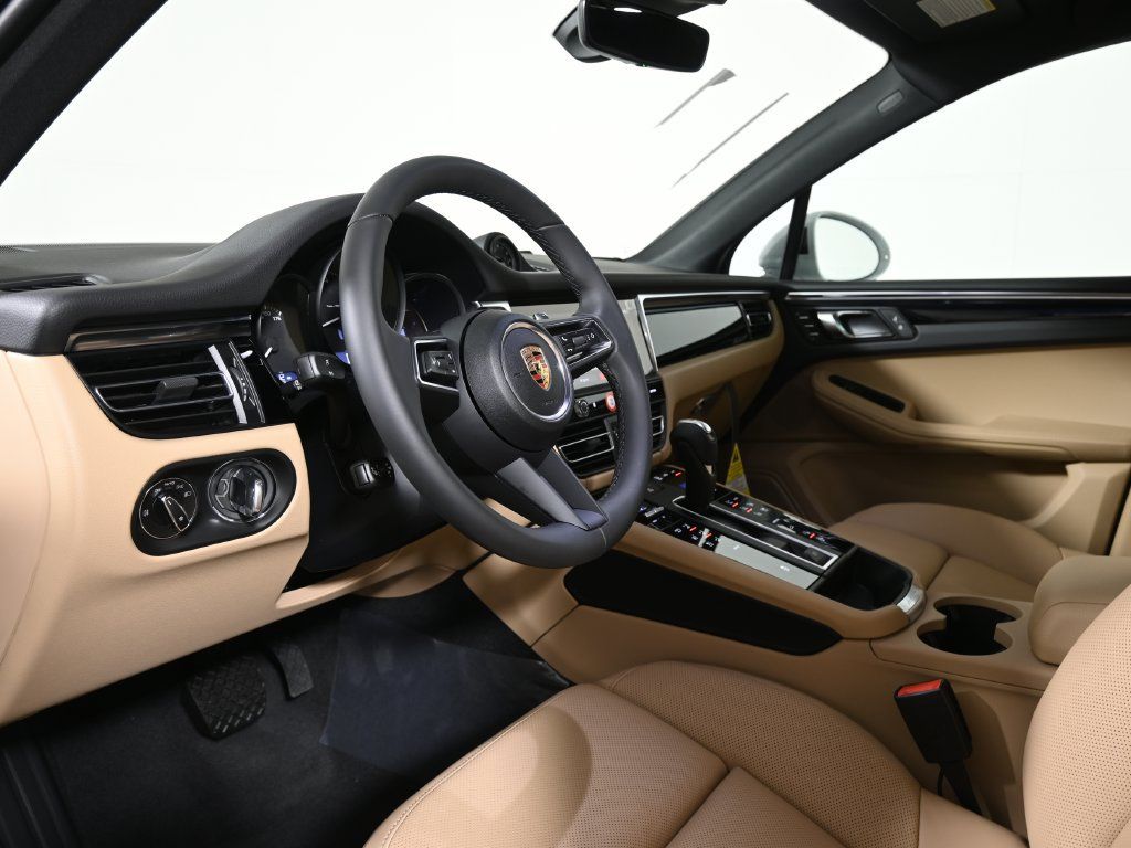 Used 2026 Porsche Macan AWD/4WD image 4