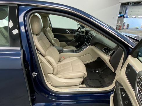 Used 2017 Lincoln Continental Select w/ Climate Package image 22